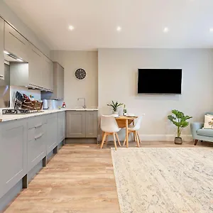 Apartment Walk Southbourne Sobo Sleeps 4, Bournemouth