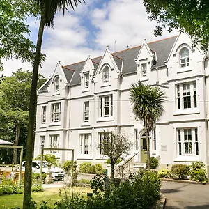 4* Hotel The House